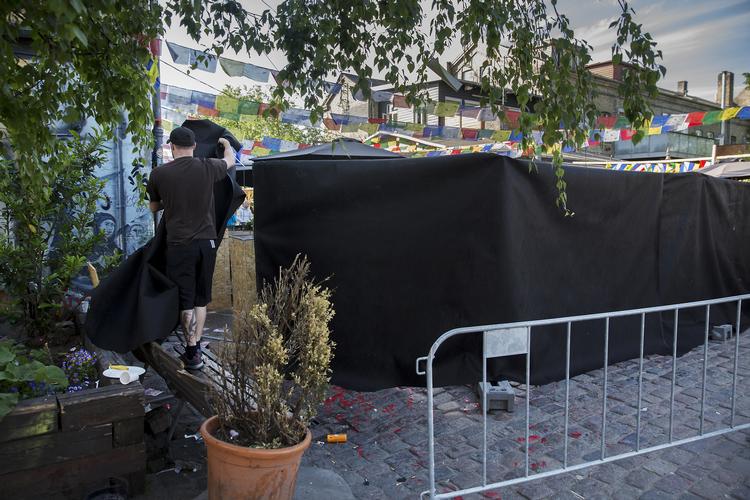Christianitterne har tirsdag morgen blokeret indgangene til Pusher Street. Thomas Borberg/POLFOTO