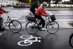 Cyklister i Odense får lov at svinge til højre trods rødt lys i en række kryds. Flere byer er på vej med tilsvarende trafikændringer. Søren Schnoor/POLFOTO