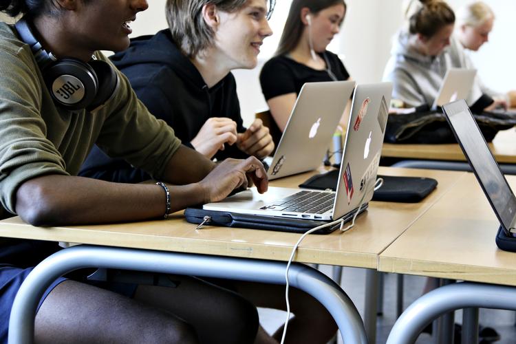 Fremover skal lærerne på Broby Sportsefterskole have komplicerede passwords, persondata skal gemmes væk i låste mapper, og oplysninger om eleverne må kun deles med kollegerne over en sikker mail. Torsten Egebjerg Jensen