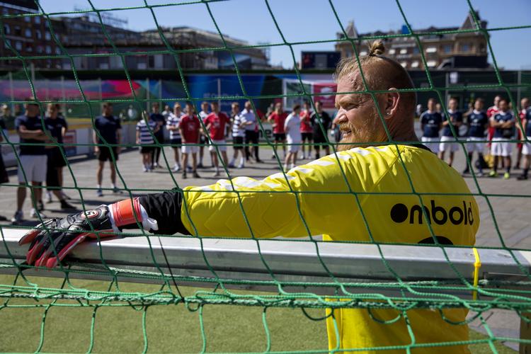 Allan Sørensen er udtaget til VM for hjemløse i Mexico. I dag spillede landsholdet deres første kamp mod Dansk Erhverv. 
   Andreas Haubjerg/POLFOTO