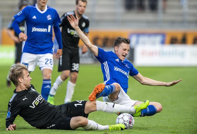 Lyngby og  Mathias Hebo tabte over to kampe til Randers og røg dermed et hak længere ned i nedrykningssumpen.  Anders Kjærbye/Ritzau Scanpix