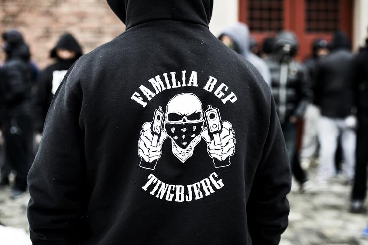 Udvisningstruet. Lederen af Loyal to Familia, Shuaib Khan, er siden 2003 dømt for 13 kriminelle forhold, hvilket også har fået konsekvenser for hans forældre. De blev for nylig smidt ud af deres mangeårige lejlighed på Nørrebro, men har anket afgørelsen til landsretten. Jesper Mortensen/POLFOTO