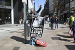 Fredag skal  de irske vælgere stemme om landets abortlovgivning. Google har op til valget forbudt politiske reklamer fra begge lejre. Facebook har forbudt politiske reklamer fra udenlandske aktører.  Peter Morrison/AP