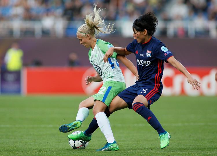 Pernille Harder kunne kun kortvarigt være glad for sin scoring. Fire minutter efter hun havde bragt Wolfsburg foran, var tyskerne bagud til Lyon.   Valentyn Ogirenko/Ritzau Scanpix