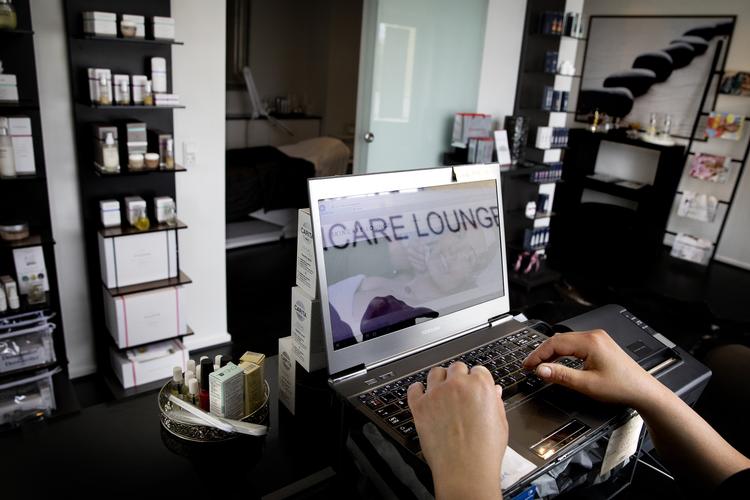 Den nye databeskyttelsesforordning har krævet meget arbejde af Sara Tassicker. Hun er glad for, at hun har været på barsel imens - ellers havde det formentlig krævet overarbejde, mener hun. Finn Frandsen/POLFOTO