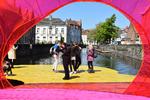 Hele sommeren flyder det med moderne skulptur- og installationskunst i Brugge. 15 internationale kunstnere og arkitekter udstiller i eller nær den gamle bys kanaler. Her gælder det udsigten fra det spanske arkitekturfirma Selgascanos ’Pavillon’ i den kanal, der kaldes ’Coupure’.  Peter Michael Hornung