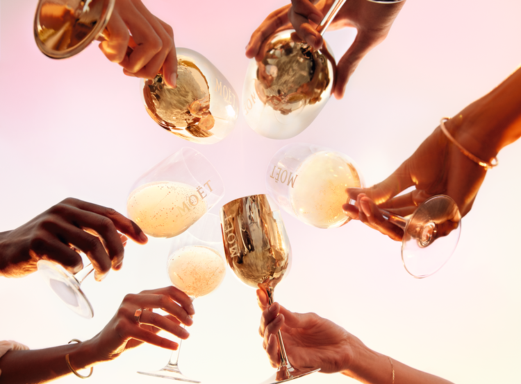 Skål sommeren ind med champagne og cruise i de københavnske kanaler.  Pr-foto