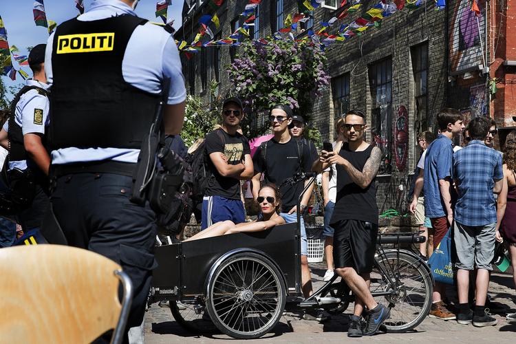 Gaden. Pusher Street åbnede igen fredag, men lørdag formiddag blev den ryddet af Københavns Politi. Foto: Finn Frandsen Finn Frandsen/POLFOTO