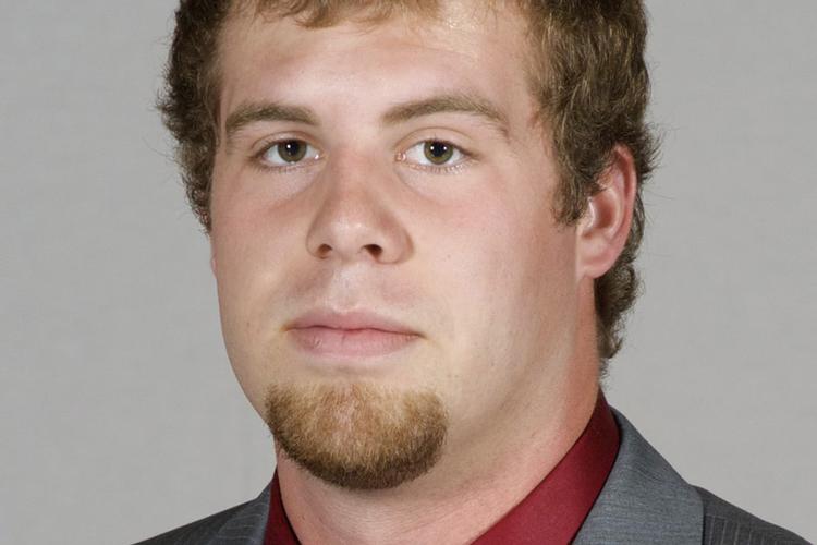 Jason Seaman reagerede hurtigt, da han tacklede en elev, der trak to våben i klasselokalet og begyndte at skyde. Han blev ramt af tre skud, men hans tilstand er ikke kritisk.  /AP