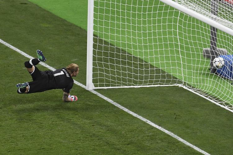 Loris Karius havde en af de aftener, han aldrig nogen sinde vil glemme.  Sergei Supinsky/Ritzau Scanpix