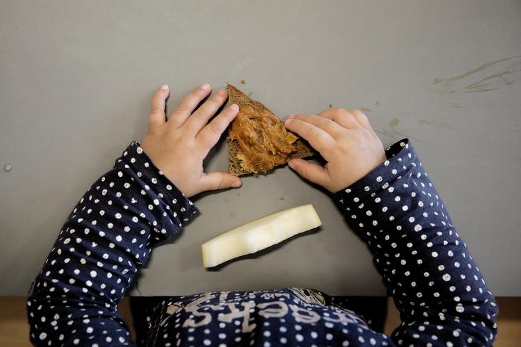 Skal det være obligatorisk vuggestue til børn fra udsatte boligområder? Det spørgsmål er en del af de ghettoforhandlinger, som forhandles i dag, dog ikke med SF til bords.   Peter Hove Olesen/POLFOTO