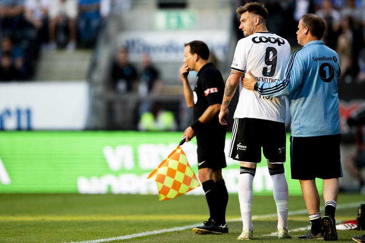Efter 73 minutter måtte Nicklas Bendtner forlade banen, da Rosenborg søndag aften tabte 2-1 i topkampen mod ubesejrede Brann. Wold, Ole Martin/Ritzau Scanpix