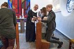 Mange danskere kalder sig kristne, men få går ofte til gudstjeneste. Her er det en tidligere høstgudstjeneste med præst Inge Nelson i Virum Kirke. Arkivfoto.
   Jacob Ehrbahn/POLFOTO