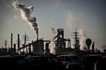
    Ilva er Europas største stålværk, det forsyner Europa med 60% af alt det stål der bliver brugt og beskæftiger mere end 12000 arbejdere i Taranto. 
Foto: Pedersen Mikkel Berg   Pedersen Mikkel Berg/POLFOTO