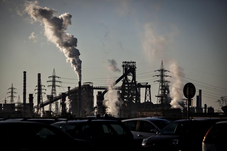 
    Ilva er Europas største stålværk, det forsyner Europa med 60% af alt det stål der bliver brugt og beskæftiger mere end 12000 arbejdere i Taranto. 
Foto: Pedersen Mikkel Berg   Pedersen Mikkel Berg/POLFOTO
