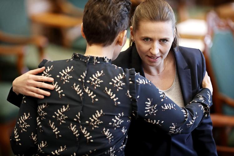 
 SF's Pia Olsen Dyhr og Socialdemokratiets Mette Frederiksen.
   Jens Dresling/POLFOTO