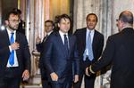 Giuseppe Conte kan se frem til, at hans regering vil blive taget i ed i eftermiddag, efter at han har opgivet af få en meget eurokritisk finansminister.  Angelo Carconi/AP