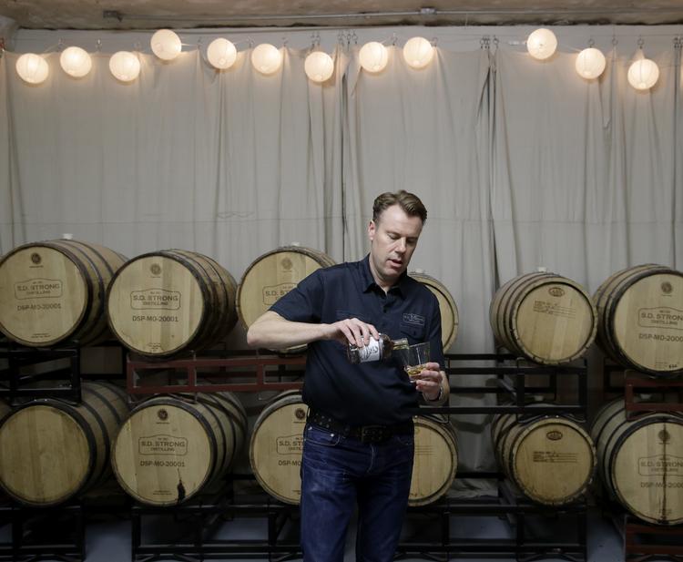 Bourbon er med på listen over de produkter, som vil blive ramt af ekstra toldsatser i EU.  Charlie Riedel/AP