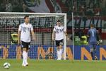 Leon Goretzka, Niklas Süle og Manuel Neuer måtte gå slukørede fra banen i Østrig.  Ronald Zak/AP