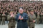 Den nordkoreanske leder, Kim Jong-un, har foreløbig ikke accepteret USA's krav om en komplet atomnedrustning. Alligevel har den amerikanske præsident, Donald Trump, nu accepteret et nyt topmøde. Arkivfoto /AP