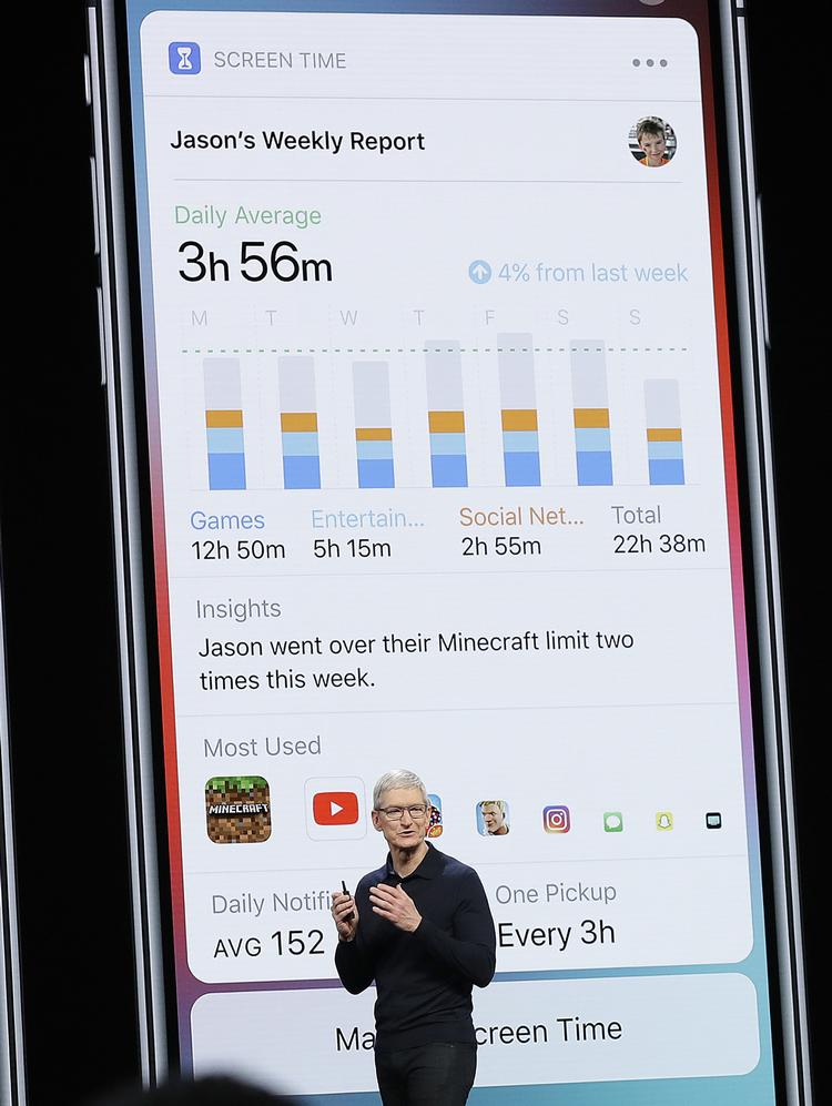 Apples øverste chef, Tim Cook, ved præsentationen af det nye styresystem.  Marcio Jose Sanchez/AP