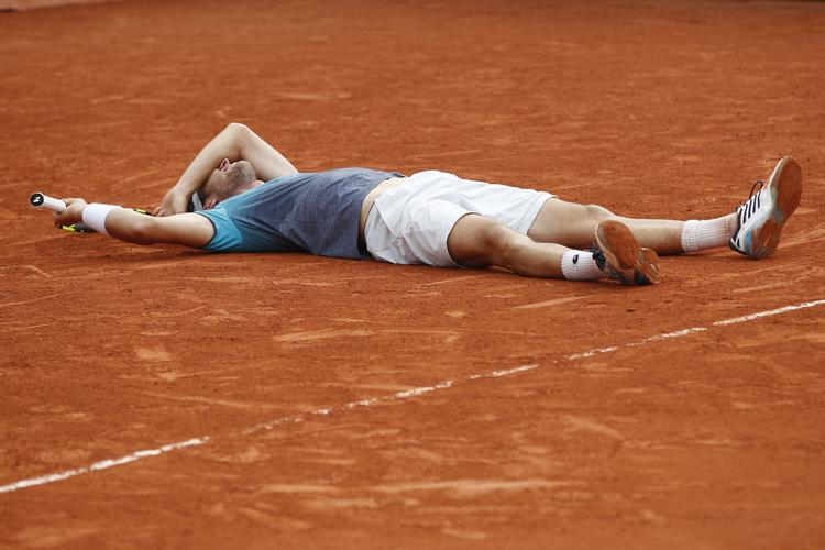 Ikke siden 1999 er en spiller med så lav en rangering som Marco Ceccinato nået blandt de fire sidste i French Open. Christophe Ena/AP