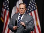 Sean Spicer. Sagde op 21. juli 2017.
   Charlie Neibergall/AP