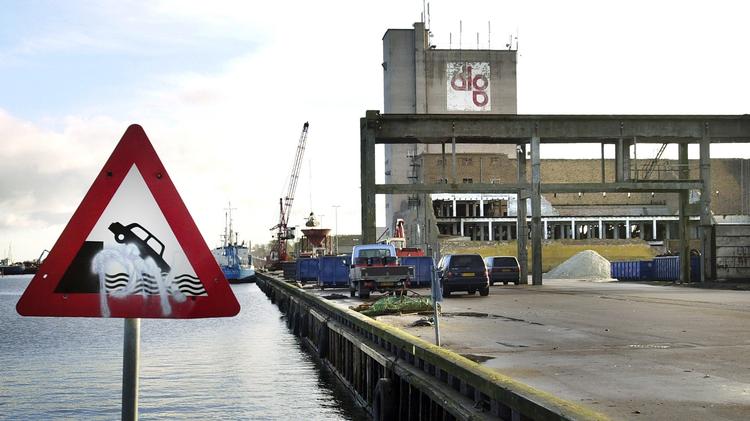 Forfatteren skriver bl.a. om udviklingen i sin barndoms havn, den ved Holbæk.    Bo Svane/POLFOTO