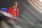 Den tyske kansler, Angela Merkel, stillede onsdag for første gang op til spørgetime i parlamentet. Det er har oppositionen sammen med regeringspartneren SPD, som har presset på for at få indført en spørgetime efter britisk forbillede.  Michael Sohn/Ritzau Scanpix