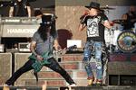 Slash (t.h.) og Axl Rose serverede en Greatest Hits-parade, og så burde alt jo være i orden. Men alt for meget kan ironisk nok være alt for lidt.  Carsten Bundgaard/Ritzau Scanpix