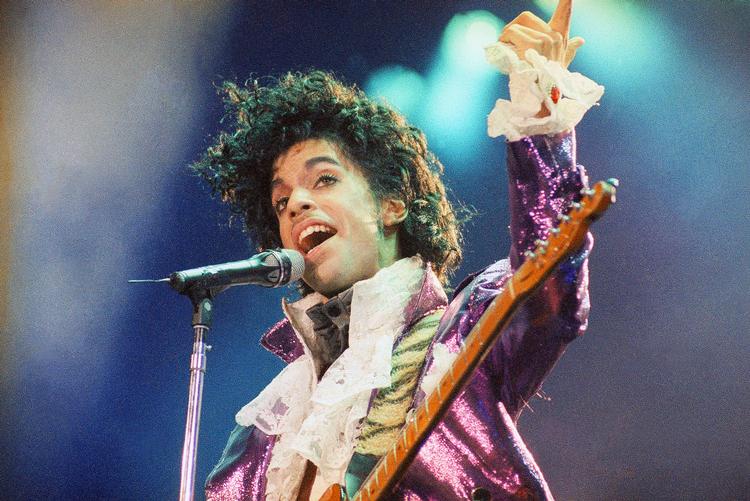 På det kommende Prince-album kan man opleve tidlige versioner af senere kæmpehit som 'Purple Rain'.

   Liu Heung Shing/AP