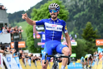 Franskmanden Julian Alaphilippe sikrede sig med en eksplosiv finish sejren på 4. etape i Critérium du Dauphiné. Foto: A.S.O./Alex Broadway. 