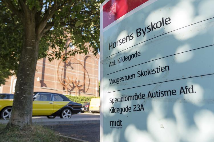 Det var elever i 6. klasse å Horsens Byskole, som ved en fejl kom til at drikke kølervæske i stedet for saft.  Mads Dalegaard/Ritzau Scanpix