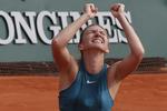 Efter flere forgæves forsøg kunne Simona Halep endelig juble over en grand slam-sejr. Michel Euler/AP