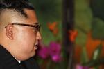 Nordkoreas leder, Kim Jong-un, vil i morgen diskutere atomnedrustning med USA's præsident, Donald Trump. Men det er uklart, om det blot er et et forsøg på at holde USA hen, eller om Kim Jong-un reelt er parat til at afskaffe nogle af sine atomvåben. Wong Maye-e/AP