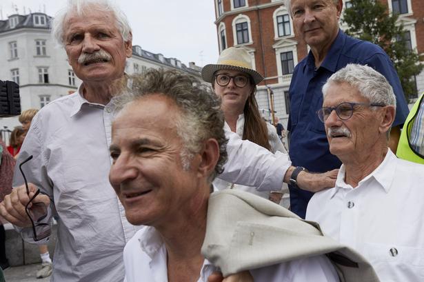 Fra venstre Yann Arthus Bertrand, François Zimeray, Stine Norden, Søren Rud og Mogens Lykketoft. (Foto: Jens Astrup/Ritzau Scanpix) Jens Astrup/Ritzau Scanpix