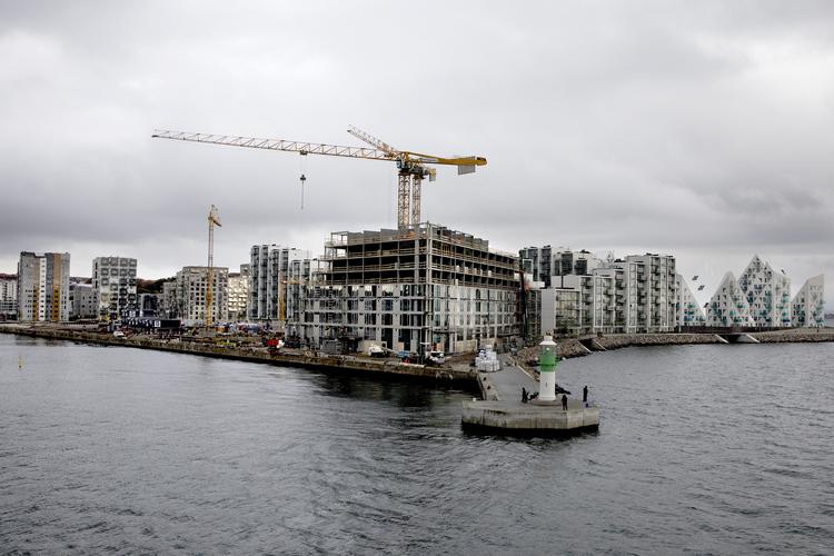 Sagen begyndte i 2012, hvor ledelsen i Aarhus Havn fik mistanke om, at nogle medarbejdere mobbede kolleger bl.a. via SMS, da de havde taget ekstra vagter. Ledelsen valgte at læse SMS'erne og bortviste de pågældende medarbejdere.  Finn Frandsen/POLFOTO