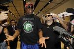 Dennis Rodman ankom i Singapore i dag.  Wong Maye-e/AP