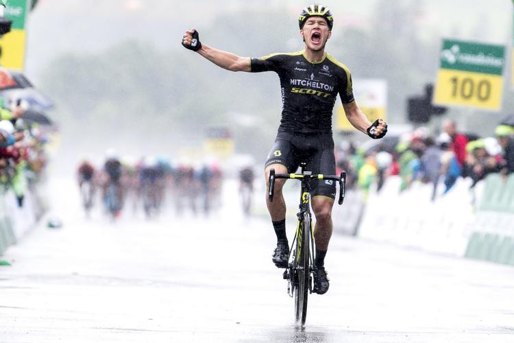 Christopher Juul-Jensen skriger sin glæde ud til omverdenen efter sit sejrrige gigantudbrud på 4. etape i Schweiz Rundt. Foto: Tour de Suisse. 