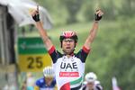 28-årige Diego Ulissi kører over stregen som vinder af den første bjergetape i den aktuelle udgave af Schweiz Rundt.
   Gian Ehrenzeller/AP