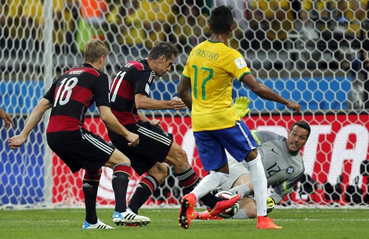 Tyskland og Brasilien havde et spektakulært møde ved VM i 2014.  Frank Augstein/AP