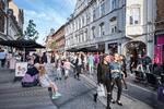 Selvom renterne stiger, skal spareivrige danskere stadig betale for at have store beløb stående i de fleste danske banker.  Esbjerg Byhistoriske Arkiv