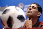 
Fernando Hierro tænker måske engang imellem tilbage på tiden med en dansk træner  i Qatar. Men ikke lige nu, når han om få  timer skal debutere som spansk landstræner i VM-slutrunden i Rusland
   Adrian Dennis/Ritzau Scanpix