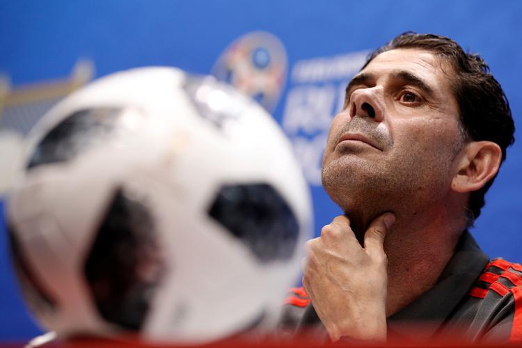 
Fernando Hierro tænker måske engang imellem tilbage på tiden med en dansk træner  i Qatar. Men ikke lige nu, når han om få  timer skal debutere som spansk landstræner i VM-slutrunden i Rusland
   Adrian Dennis/Ritzau Scanpix