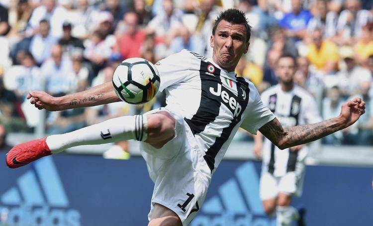 Juventus-angriberen Mario Mandzukic er en af flere profiler på det kroatiske hold.  Alessandro Di Marco/AP
