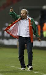 64-årige Gernot Rohr har siden 2016 trænet Nigeria.  Rebecca Blackwell/AP
