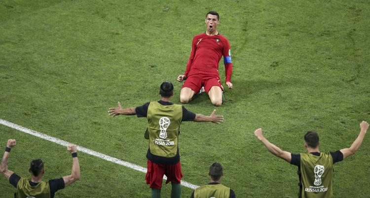 Cristiano Ronaldo scorede hattrick og sikrede Portugals europamestre 3-3 mod Spanien. Thanassis Stavrakis/AP