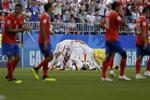Serbien ligner nu et hold, der kan gå videre fra puljen efter sejr over Costa Rica.(AP Photo/Natacha Pisarenko)
   Natacha Pisarenko/AP