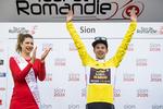 Primoz Roglic er efterhånden vant til vinderhyldest, og efter tidligere i år at være sluttet som nr. 1 i både Baskerlandet Rundt og Tour de Romandie føjede han i dag hjemlandets Slovenien Rundt til generaliebladet.
   Jean-christophe Bott/AP