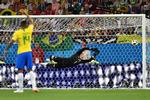 Yann Sommer havde igen mulighed for at stoppe Coutinhos flotte spark, der førte til en brasiliansk scoring. Joe Klamar/Ritzau Scanpix